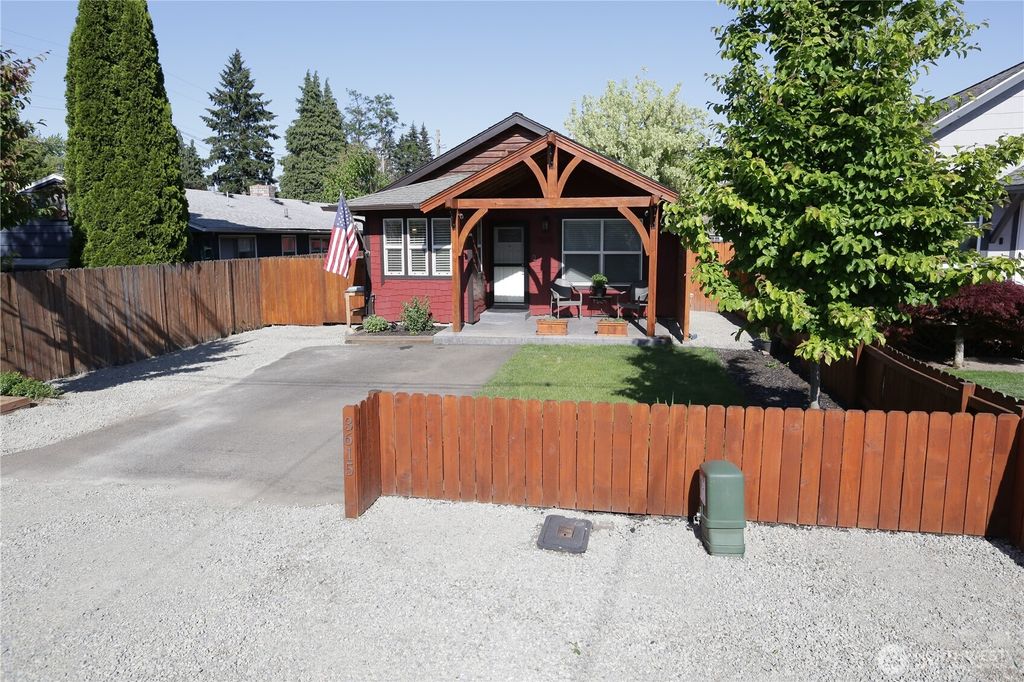 Photo of 3615 T Street, Vancouver, WA 98663 (MLS # 2525971)