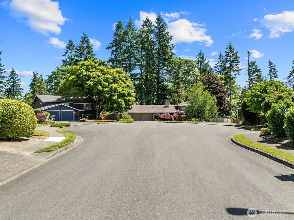 Photo of 17517 NE 22nd Court, Redmond, WA 98052 (MLS # 2385010)