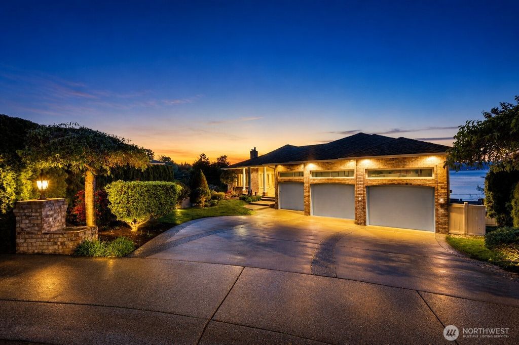Photo of 30809 36TH Court SW, Federal Way, WA 98023 (MLS # 2517072)