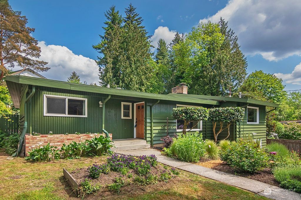 Photo of 11526 36th Avenue NE, Seattle, WA 98125 (MLS # 2072572)