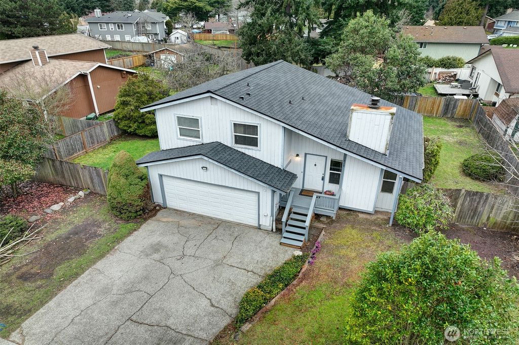 Photo of 1810 SW 355th Place, Federal Way, WA 98023 (MLS # 2482153)