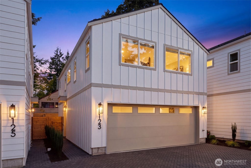 Photo of 123 N 136th Street, Seattle, WA 98133 (MLS # 2575254)