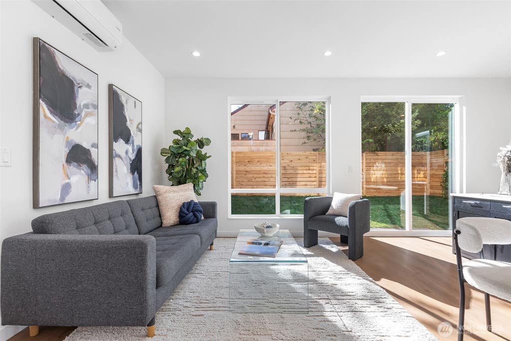 Photo of 123 N 136th Street, Seattle, WA 98133 (MLS # 2575254)