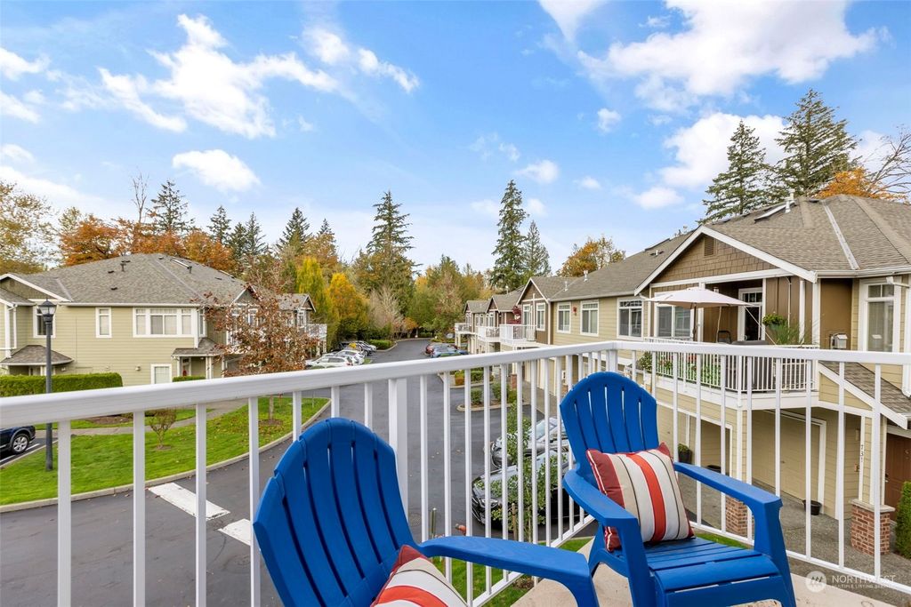 Photo of 721 241st Lane SE, Sammamish, WA 98074 (MLS # 2305426)