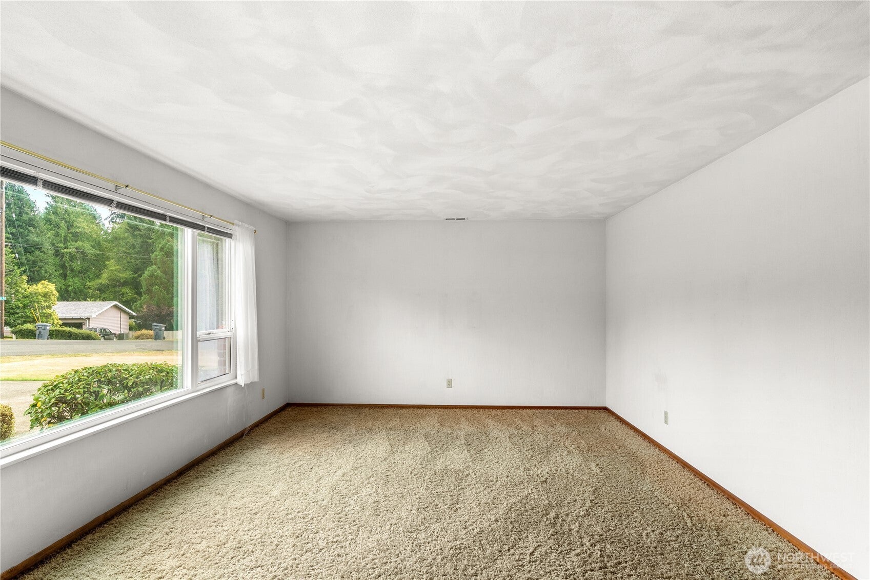 523 Carl Way