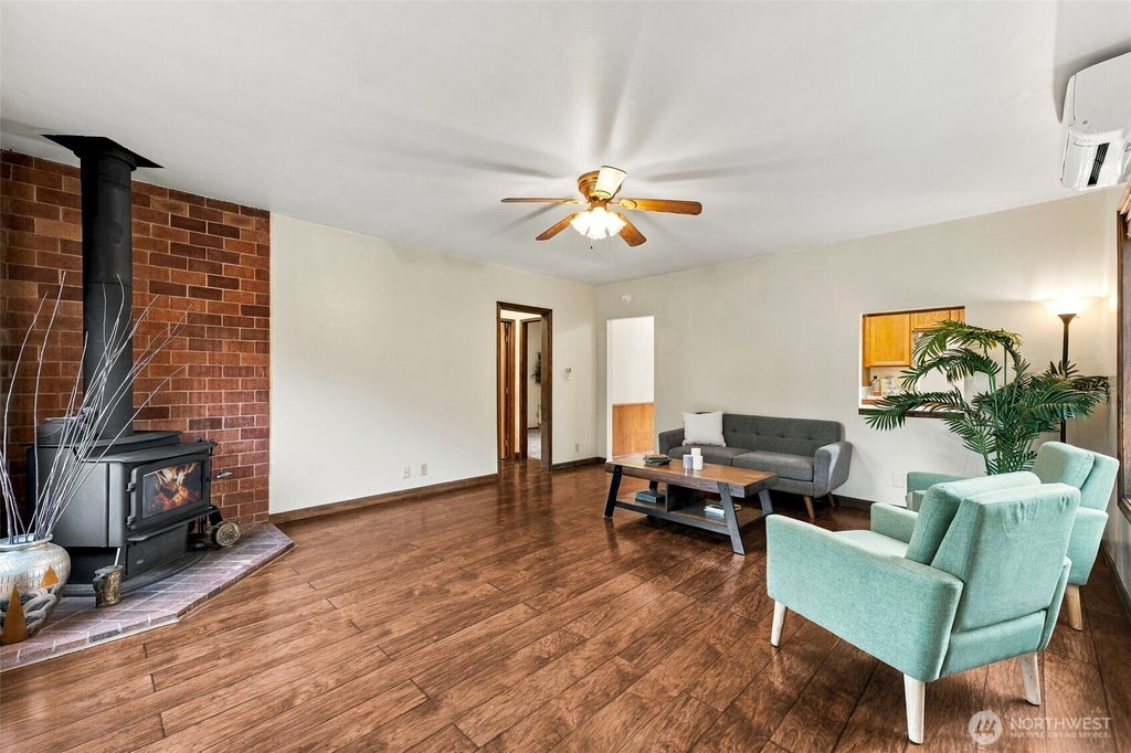 Photo of 1140 N Cambrian Avenue, Bremerton, WA 98312 (MLS # 2582948)