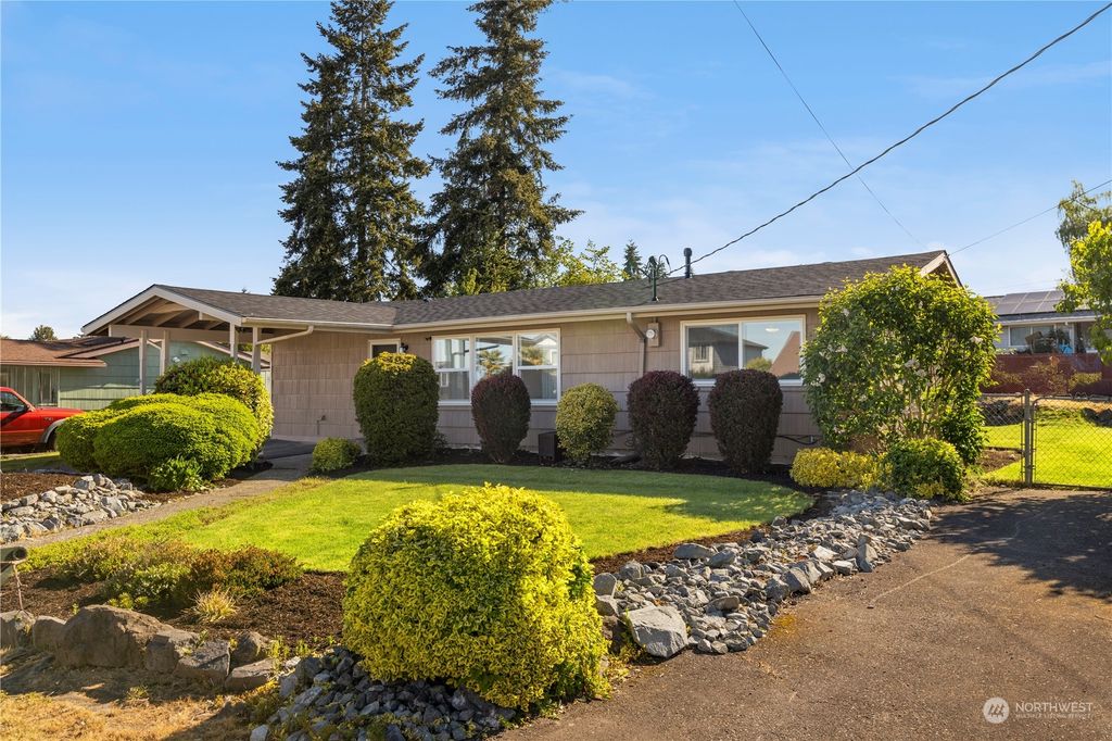 Photo of 25030 20th Avenue S, Kent, WA 98032 (MLS # 2229106)