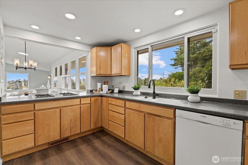 Photo of 2819 W McGraw Street, Seattle, WA 98199 (MLS # 2421387)