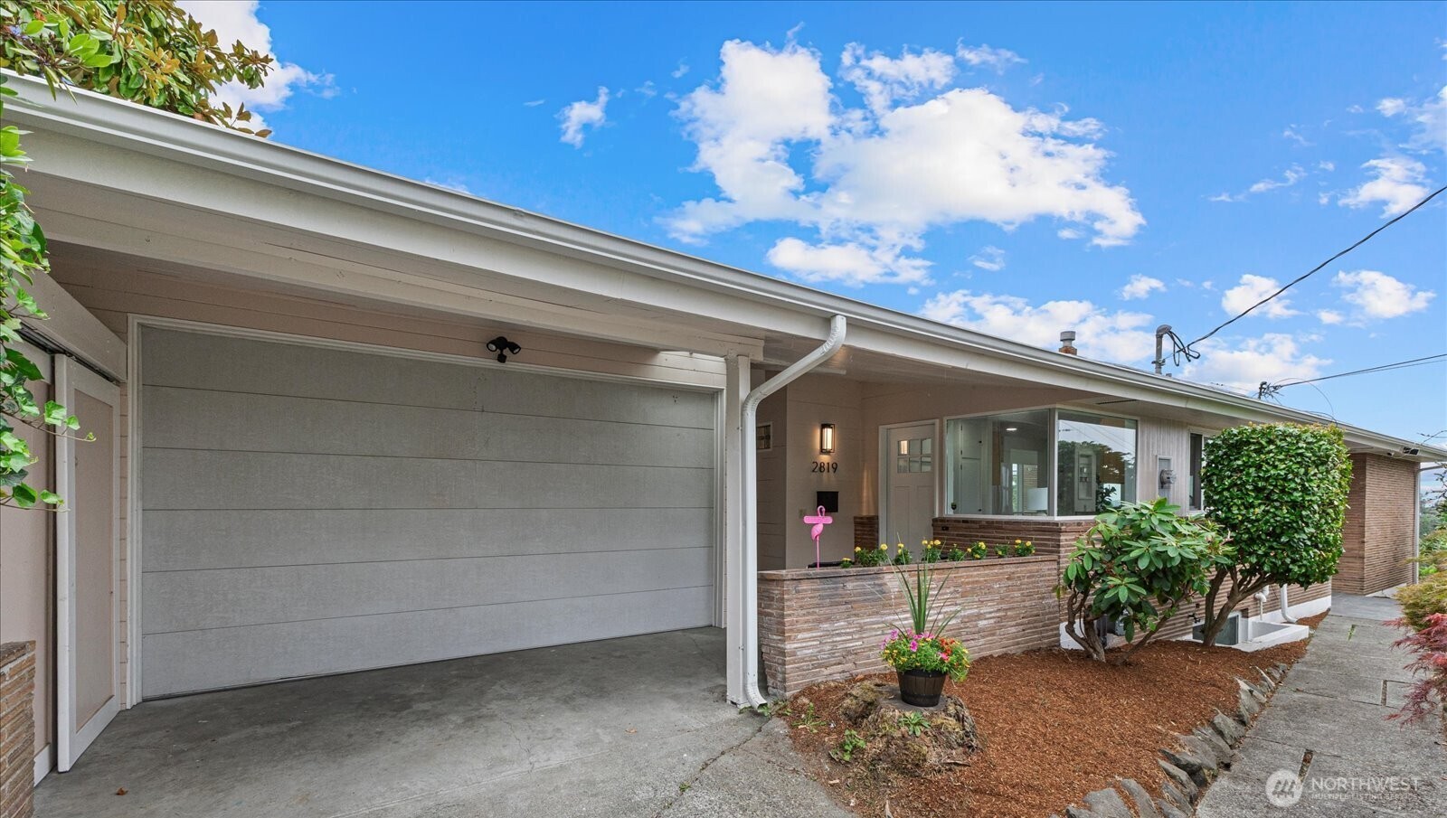 2819 W McGraw Street