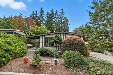Photo of 722 Wandering Creek Drive, Bothell, WA 98021 (MLS # 2443681)