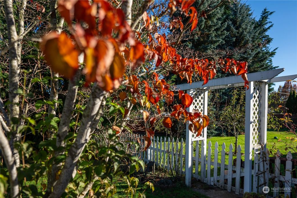 Photo of 5022 110th Place NE, Marysville, WA 98271 (MLS # 2172772)