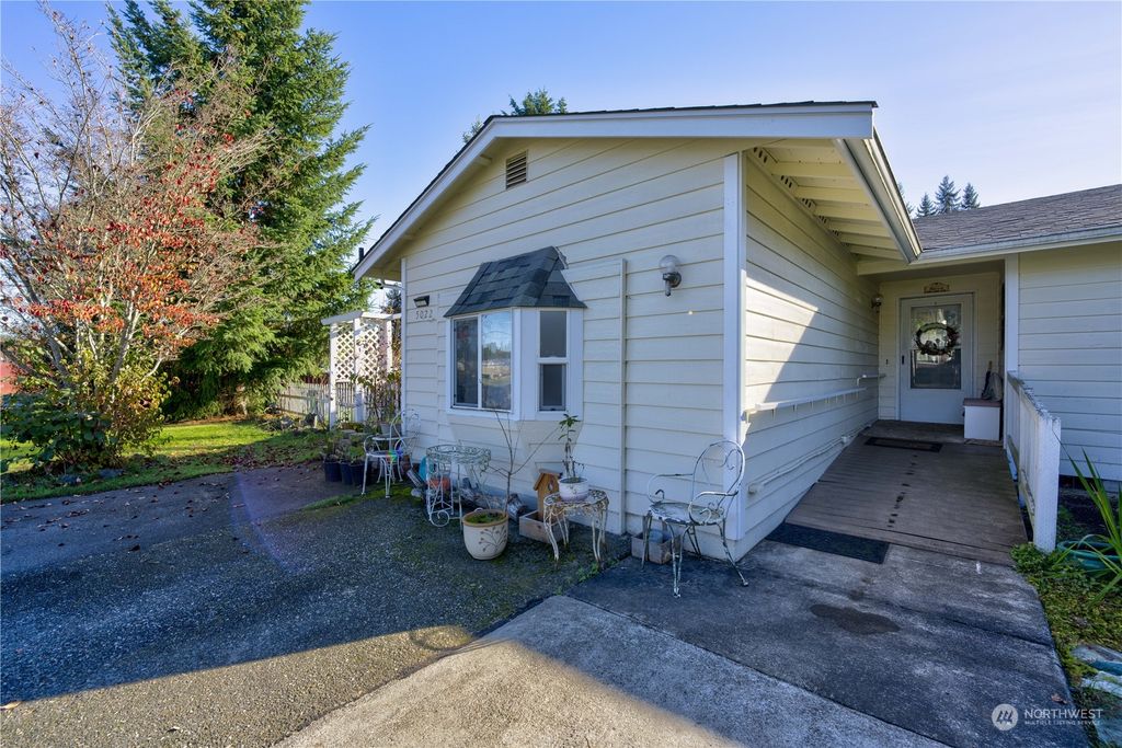 Photo of 5022 110th Place NE, Marysville, WA 98271 (MLS # 2172772)