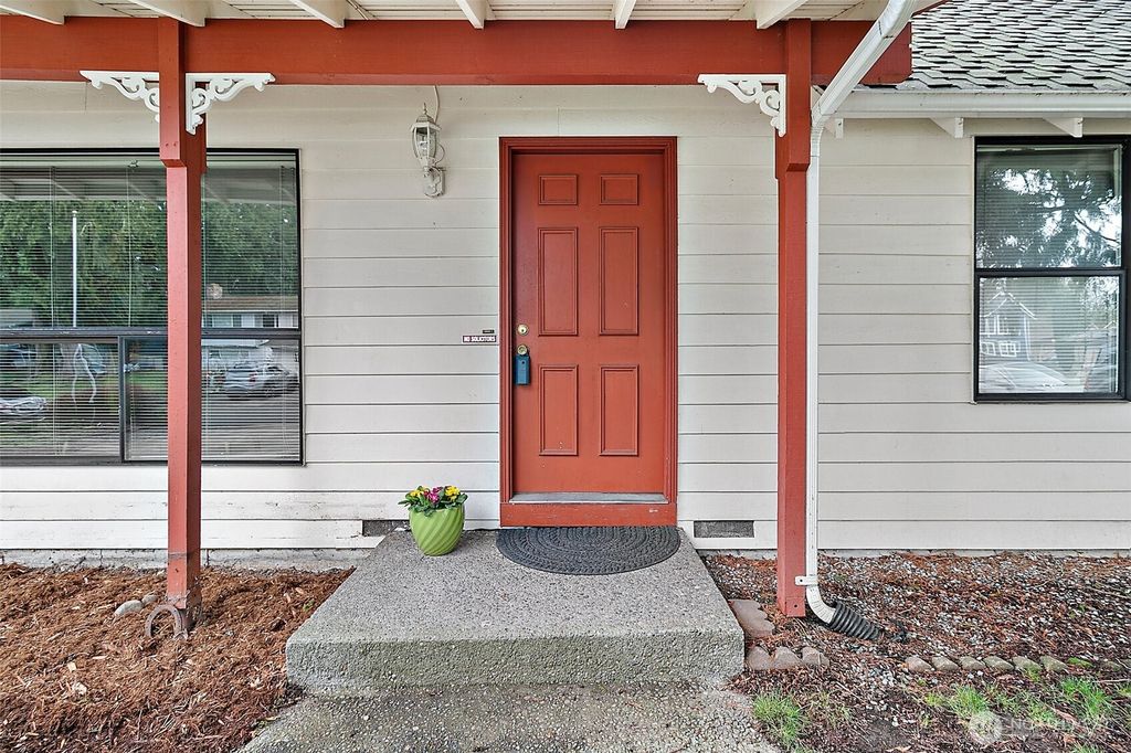 Photo of 11224 SE 321st Place, Auburn, WA 98092 (MLS # 2333439)