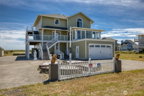 Photo of 1477 Ocean Crest Avenue, Ocean Shores, WA 98569 (MLS # 2543904)