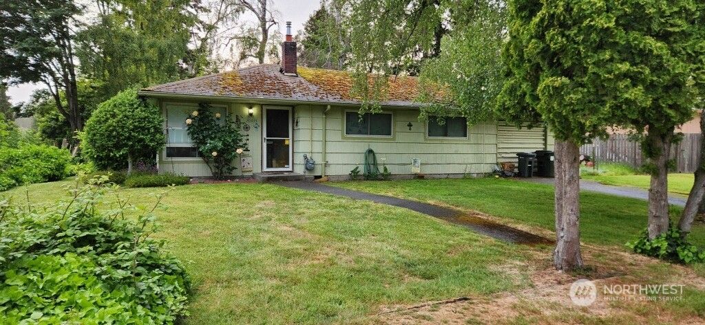 Photo of 20435 15th Avenue S, SeaTac, WA 98198 (MLS # 2255512)