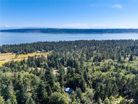 Photo of 671 Edmonds Road, Coupeville, WA 98239 (MLS # 2455926)