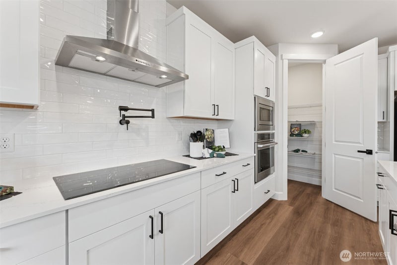 2218 Oak Court 2