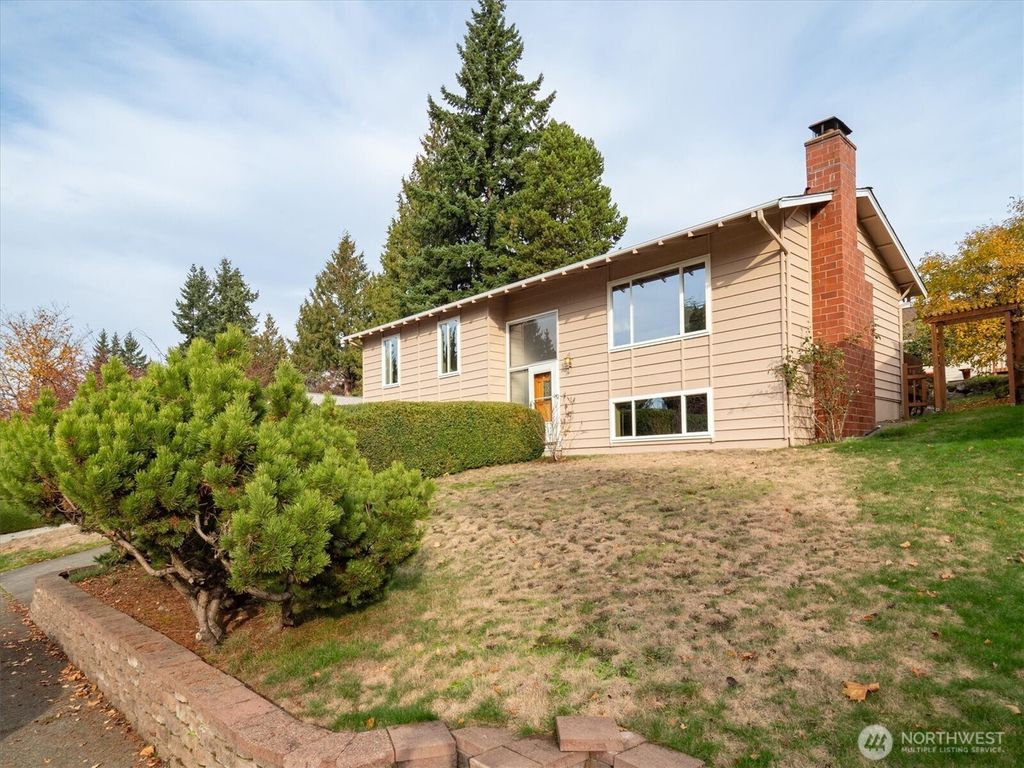 Photo of 13410 115th Avenue NE, Kirkland, WA 98034 (MLS # 2454142)