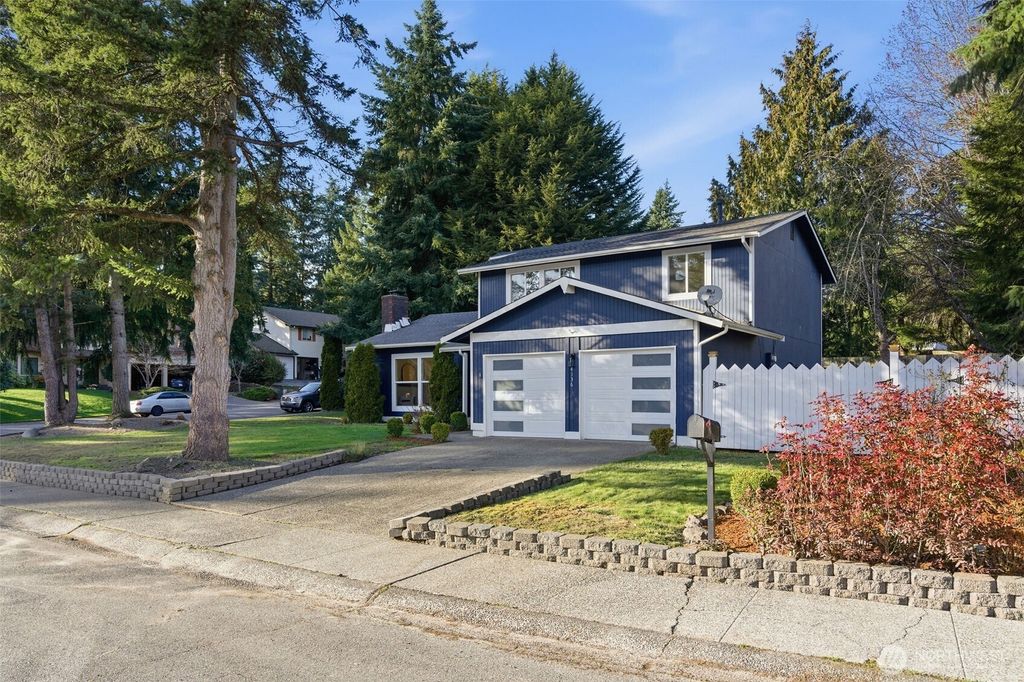 Photo of 4136 SW 321st ST St, Federal Way, WA 98023 (MLS # 2484972)