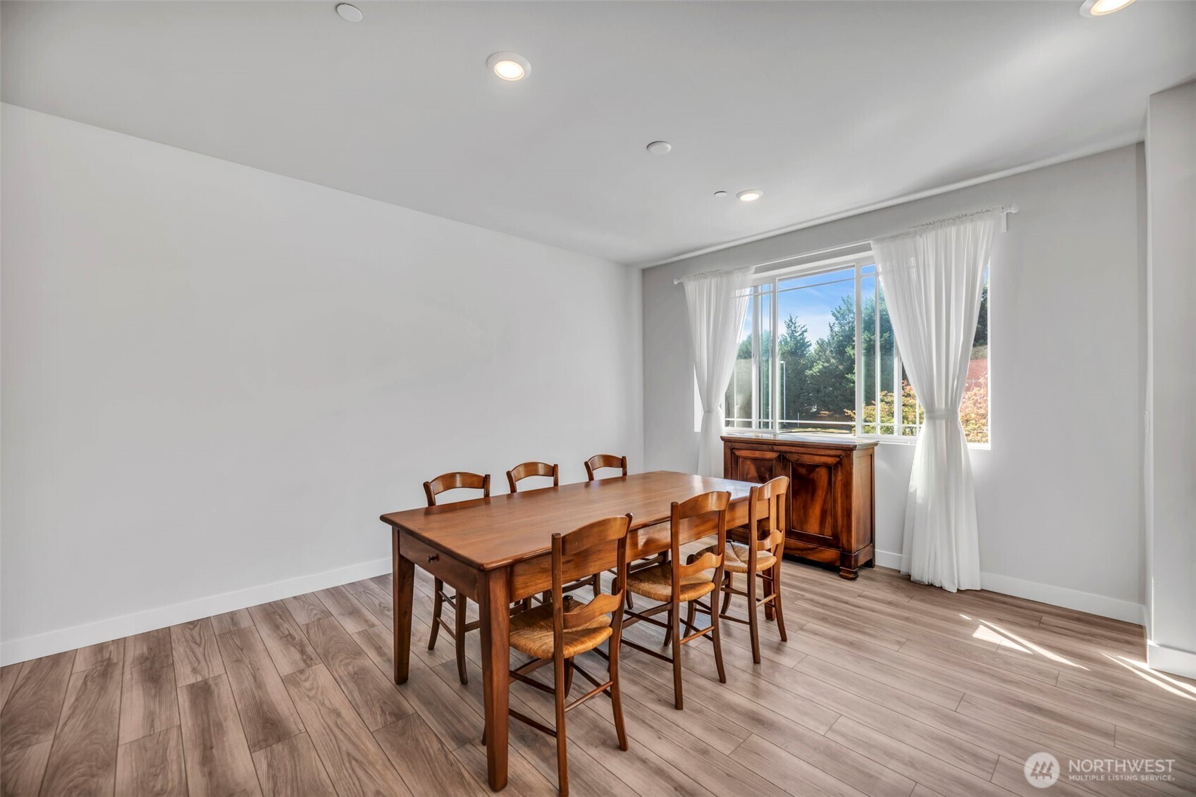 369 E Park Street D3