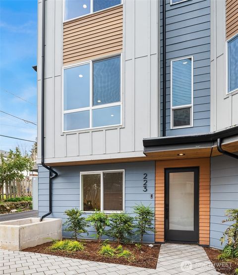 Photo of 223 NE 75th Street, Seattle, WA 98115 (MLS # 2485871)