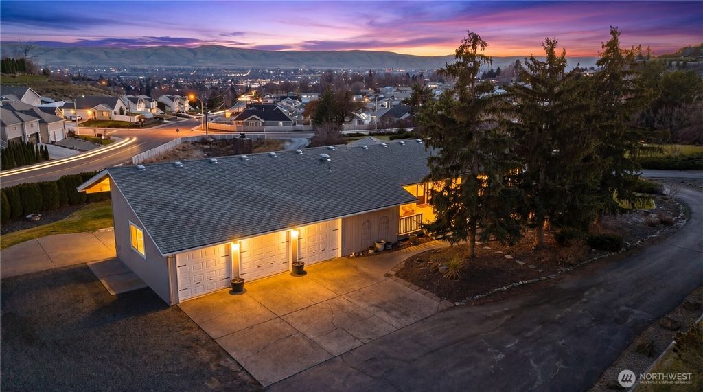 Photo of 7407 Englewood Avenue, Yakima, WA 98908 (MLS # 2547086)
