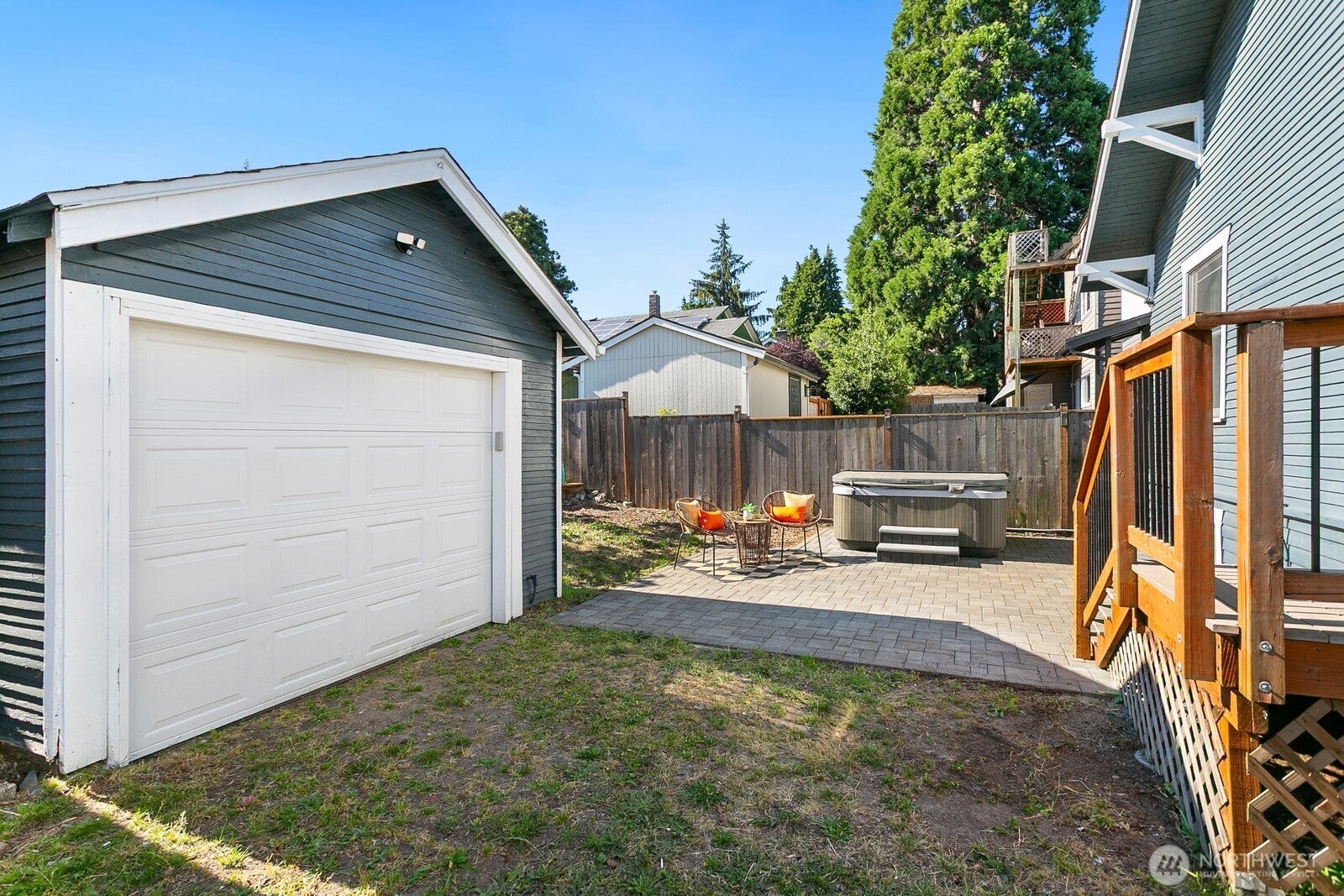 4329 5th Avenue NE