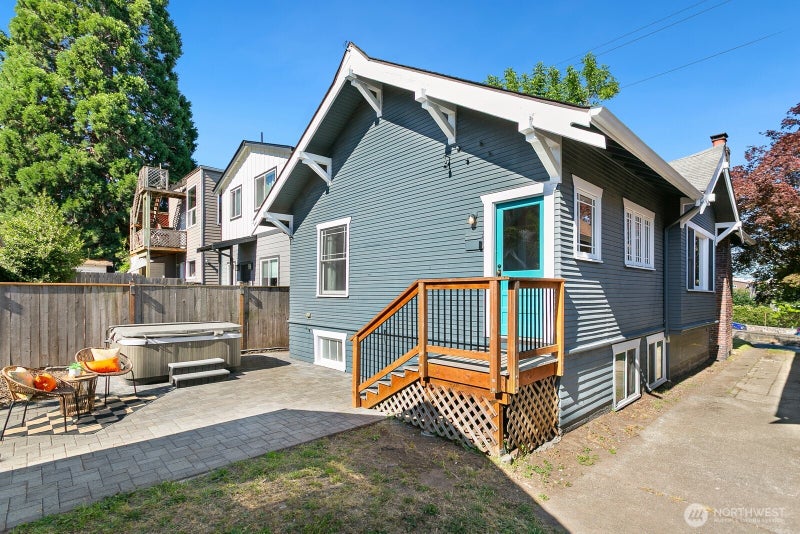 4329 5th Avenue NE
