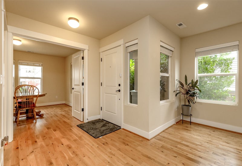 1183 Swan Loop