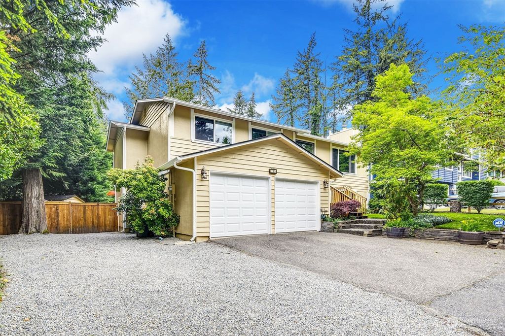Photo of 709 216th Avenue NE, Sammamish, WA 98074 (MLS # 2328077)