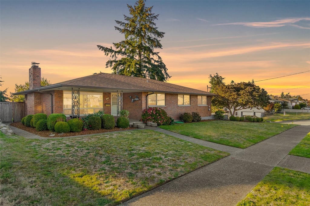 Photo of 7802 S Asotin Street, Tacoma, WA 98408 (MLS # 2596474)