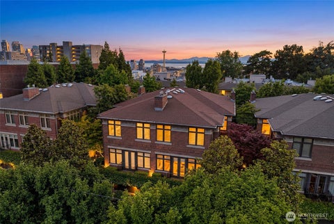 Photo of 719 Harvard Avenue E, Seattle, WA 98102 (MLS # 2580206)