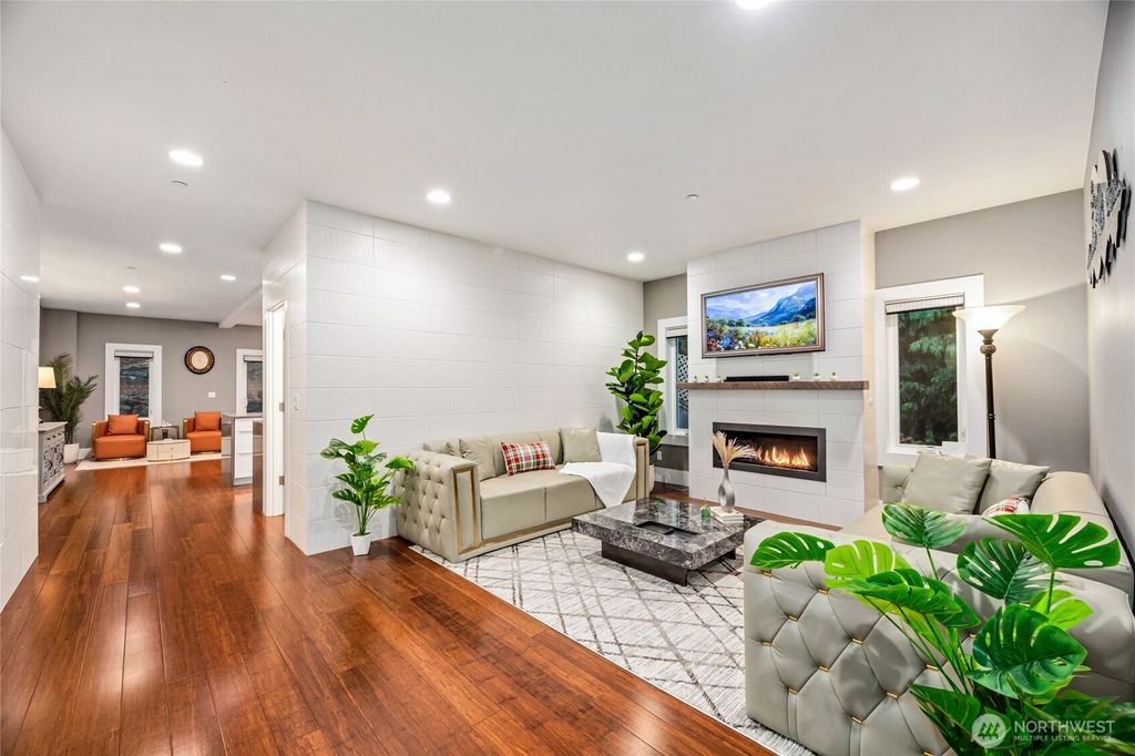 Photo of 1312 211th Avenue NE, Sammamish, WA 98074 (MLS # 2488111)