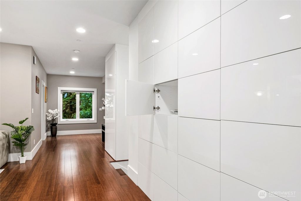 Photo of 1312 211th Avenue NE, Sammamish, WA 98074 (MLS # 2488111)