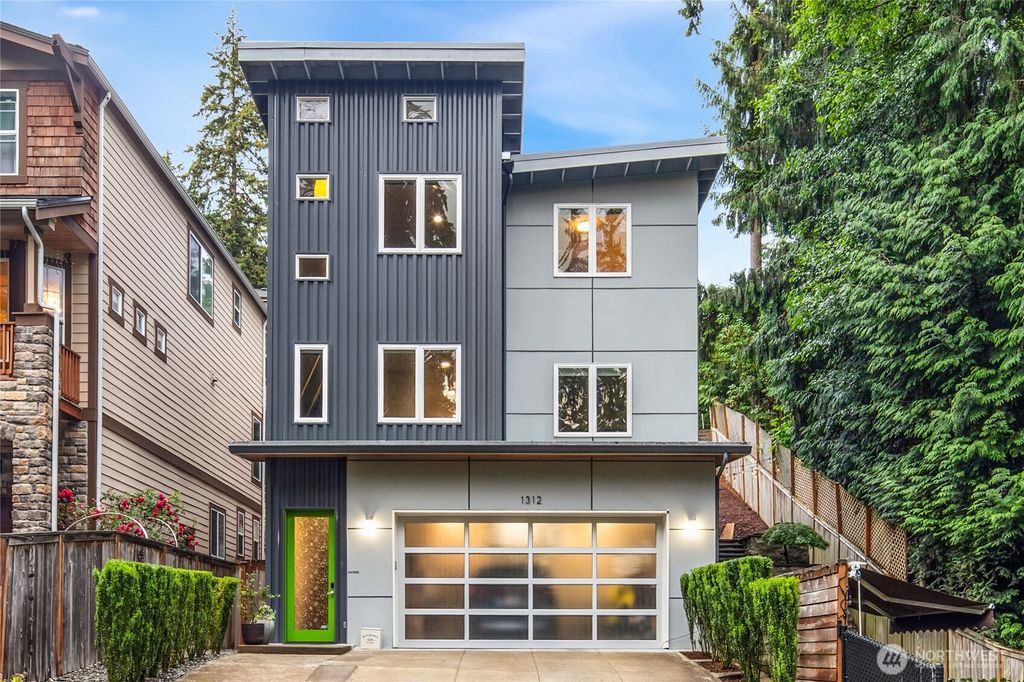 Photo of 1312 211th Avenue NE, Sammamish, WA 98074 (MLS # 2488111)