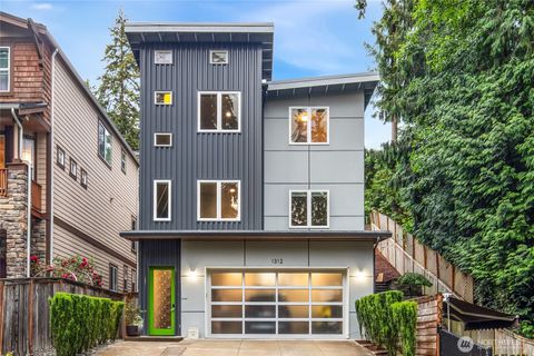 Photo of 1312 211th Avenue NE, Sammamish, WA 98074 (MLS # 2488111)