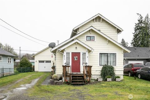 Photo of 911 Stockwell Street, Aberdeen, WA 98520 (MLS # 2522671)