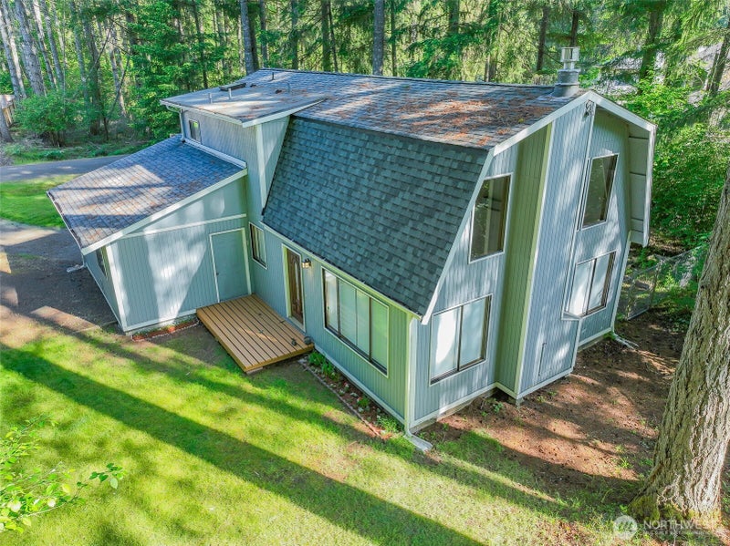 7651 Redstart Drive SE