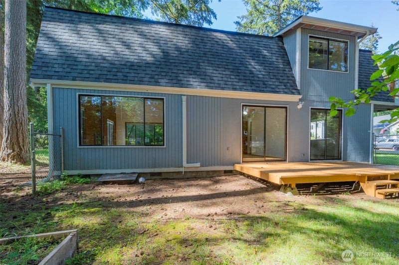7651 Redstart Drive SE