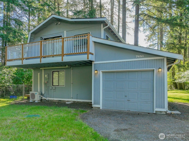 7651 Redstart Drive SE