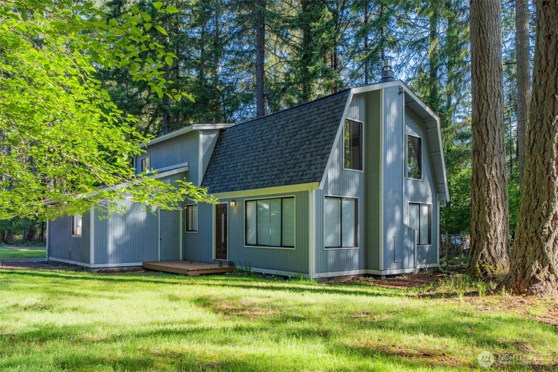 7651 Redstart Drive SE