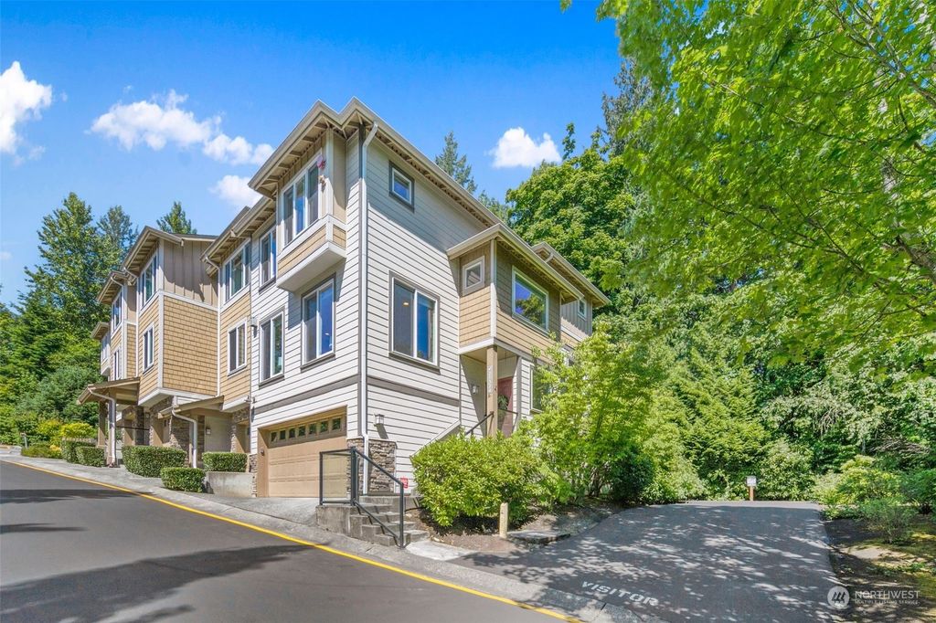 Photo of 21324 SE 42nd Place, Issaquah, WA 98029 (MLS # 2137947)