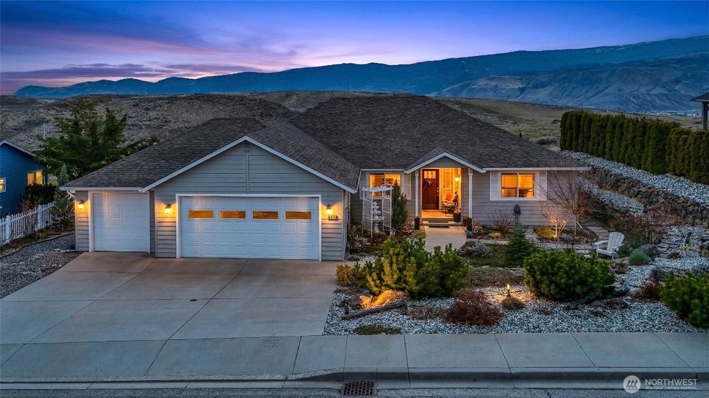 Photo of 2302 Canyon Hills Drive, East Wenatchee, WA 98802 (MLS # 2489918)