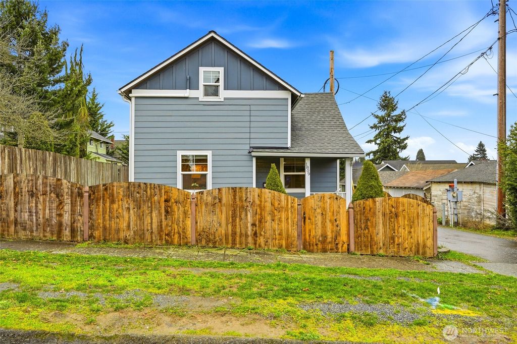 Photo of 1809 21st Street, Everett, WA 98201 (MLS # 2477864)