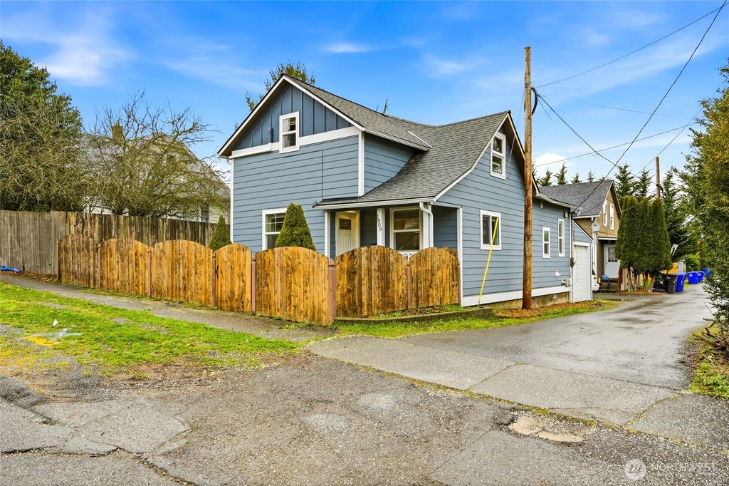 Photo of 1809 21st Street, Everett, WA 98201 (MLS # 2477864)
