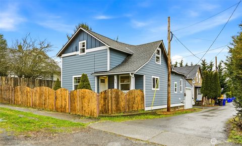 Photo of 1809 21st Street, Everett, WA 98201 (MLS # 2477864)