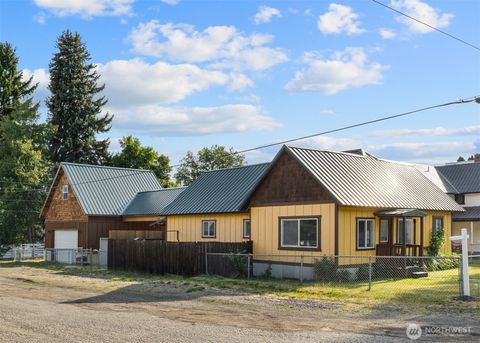 Photo of 301 W 4th Street, Cle Elum, WA 98922 (MLS # 2551920)