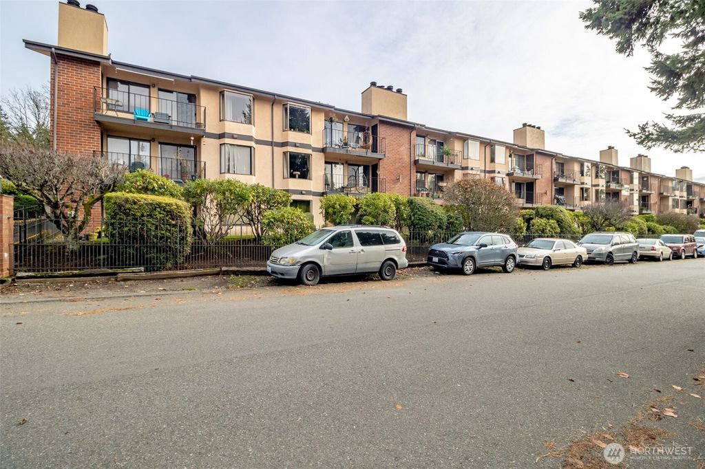 Photo of 22700 28th Avenue S #208, Des Moines, WA 98198 (MLS # 2457181)