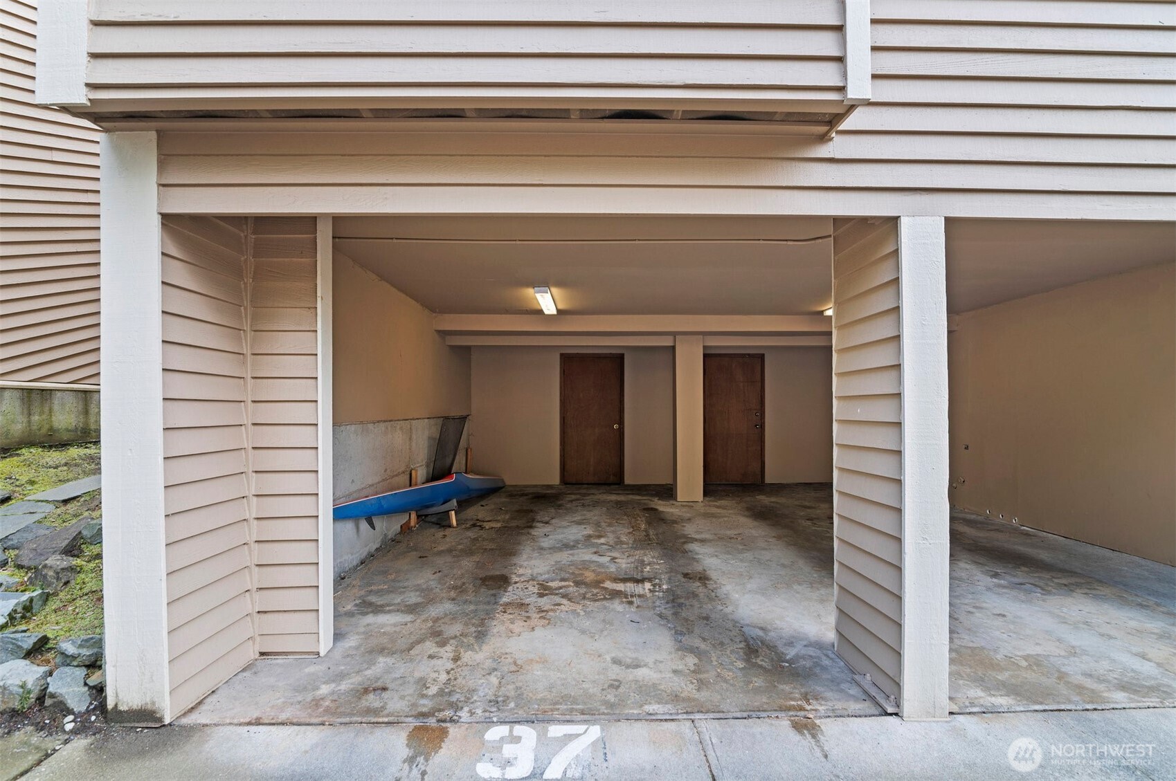 Kirkland, Washington 98034, United States, 2 Bedrooms Bedrooms, ,1 BathroomBathrooms,Residential,Active,106217