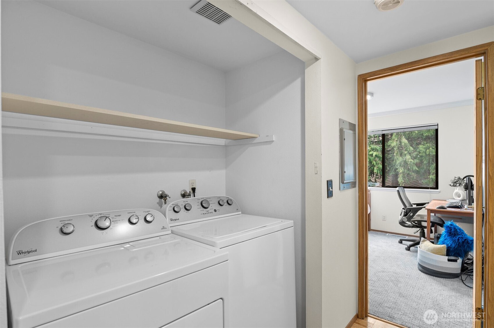 Kirkland, Washington 98034, United States, 2 Bedrooms Bedrooms, ,1 BathroomBathrooms,Residential,Active,106217